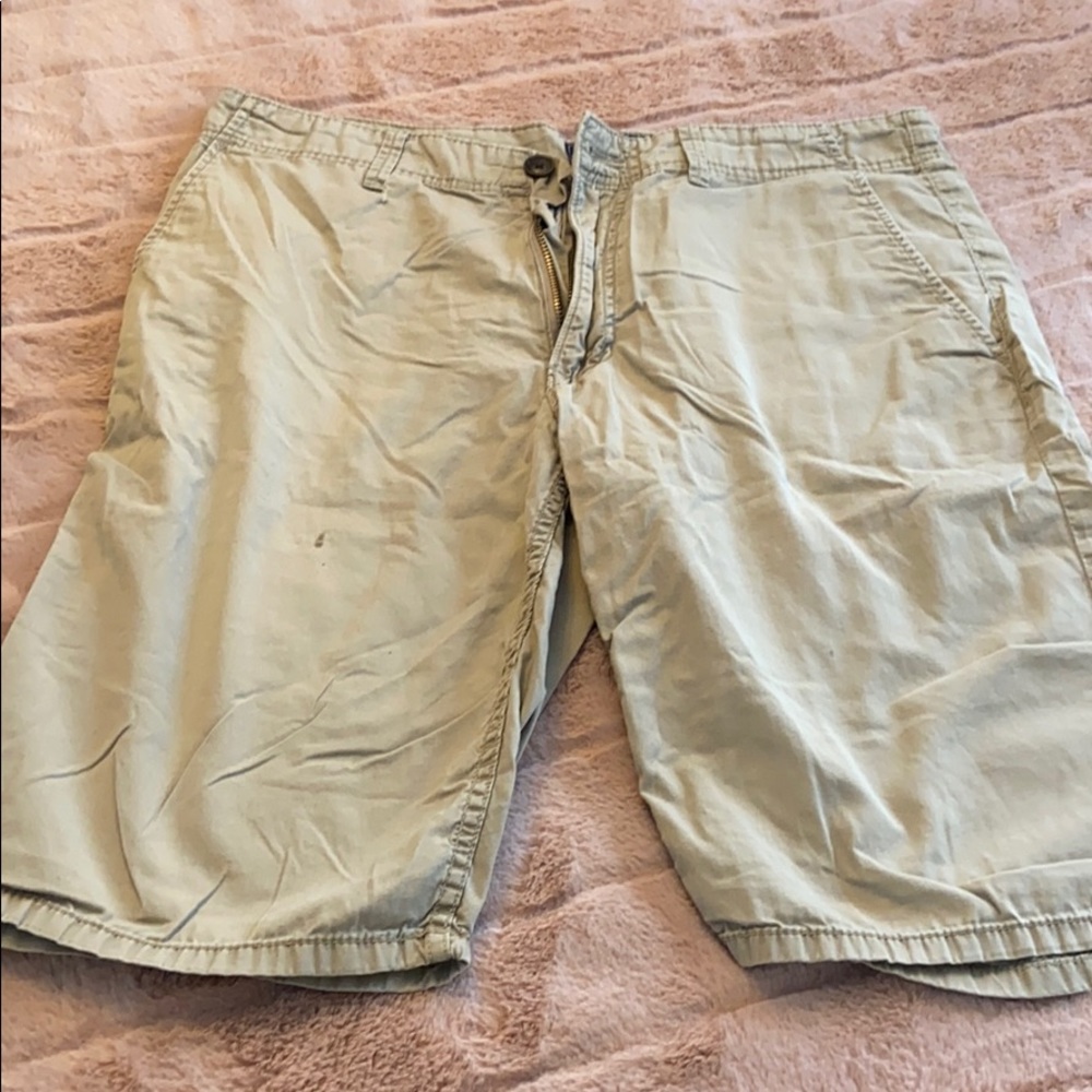 Me a khaki shorts